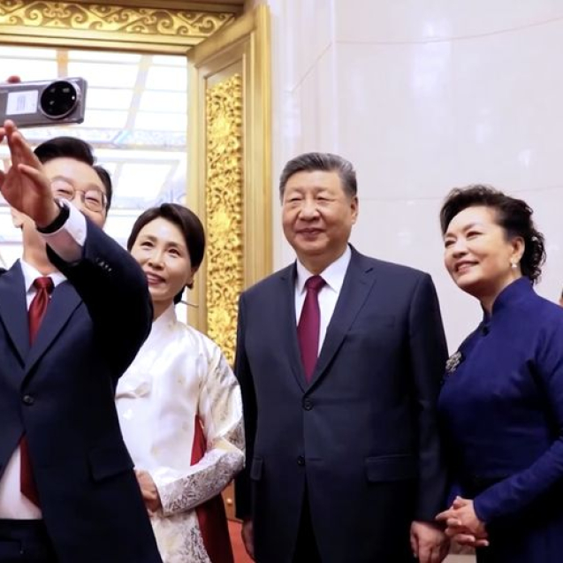 presiden-korea-selatan-lee-jae-myung-membagikan-momen-kebersamaannya-dengan-presiden-china-xi-jinping-dengan-mengunggah-foto-s-1767699236179_169.png